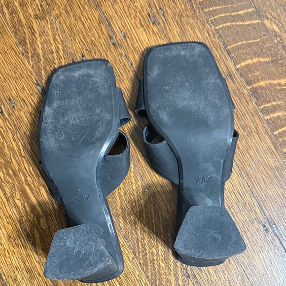 Zara Women's Elegant Black Sandals - Picture 3 of 3